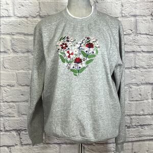 Grandmacore Embroidered Gray Crewneck Sweatshirt with Floral Heart Design